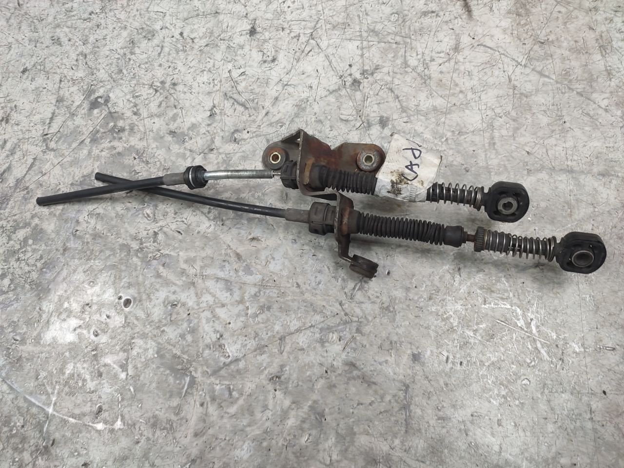наконечник троса МКПП Volkswagen Caddy 3 поколение (2004 - 2010), 2.0 л., дизель, МКПП, 03G903143A - фото №1
