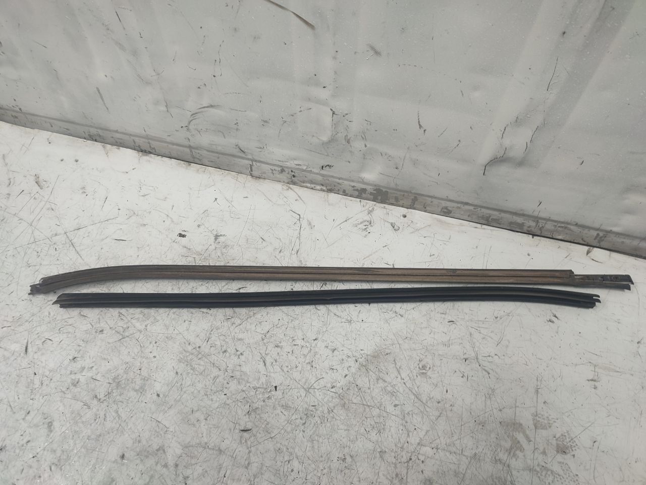 Уплотнитель стекла Kia Cerato 2 поколение (2009 - 2013), 82231-1M000 - фото №1