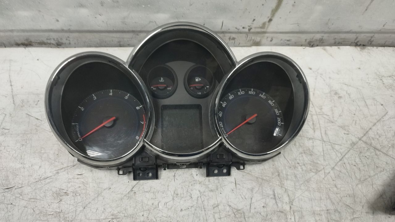 щиток приборов (приборная панель) Chevrolet Cruze 1 поколение (2009 - 2012), 1.8 л., бензин, АКПП, 94824441 - фото №1