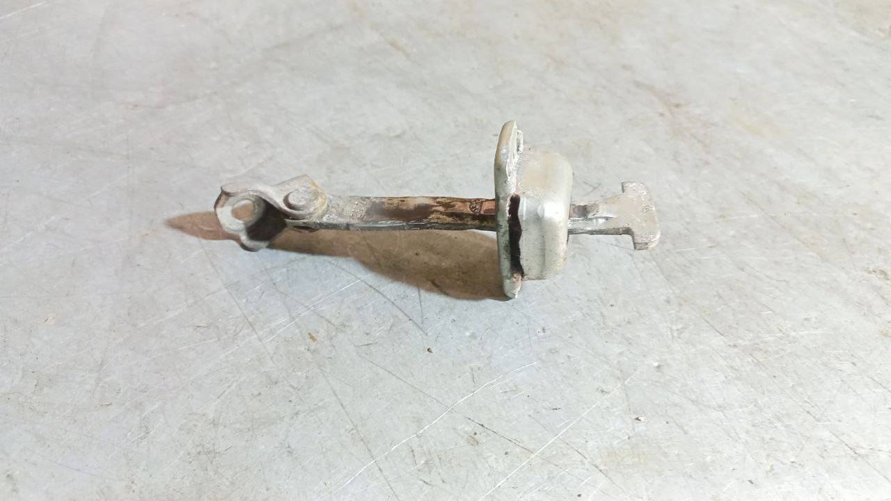 ограничитель открывания двери Toyota Aygo 1 поколение (2005 - 2008), хетчбэк 3 дв. - фото №1