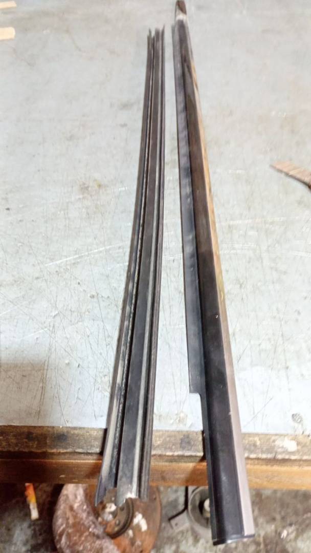 Уплотнитель стекла Mercedes-Benz B-Класс W245 (2005 - 2008) - фото №1