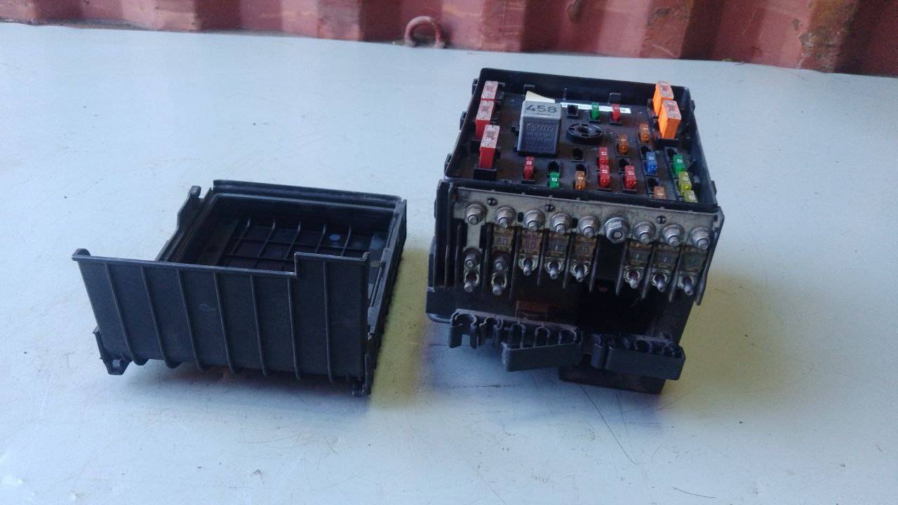 блок предохранителей Volkswagen Passat B6 (2005 - 2010), 3C0937125, 41570562 - фото №1