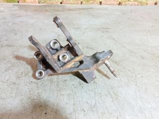 кронштейн двигателя Toyota Corolla Verso 2 поколение AR10 (2004 - 2007), 2.2 л., дизель, 123150R012