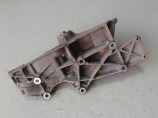 кронштейн генератора Volkswagen Passat B5 (1996 - 2001), 1.6 л., бензин, 06B903143K