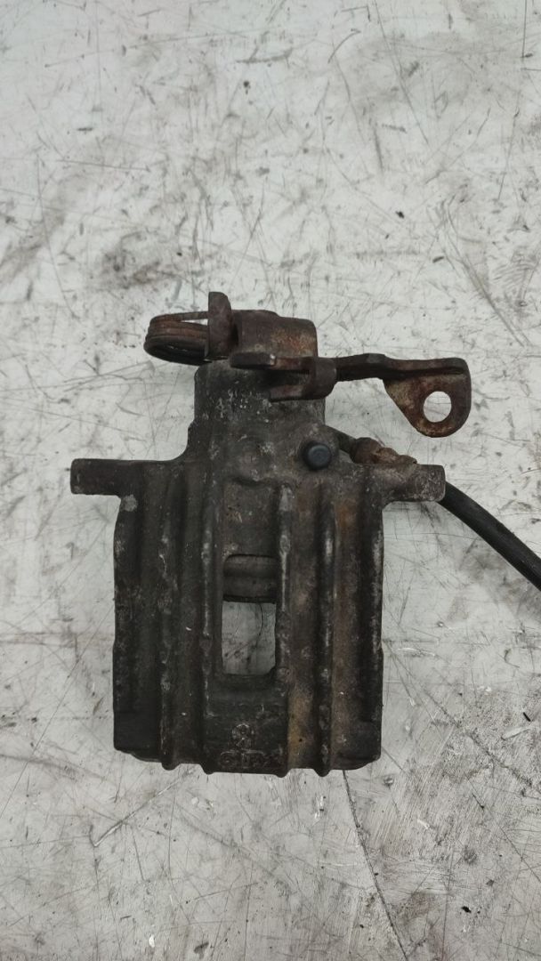 суппорт задний правый Skoda Octavia 1 поколение (A4) (1996 - 2000) - фото №1