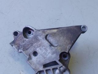 кронштейн двигателя Volkswagen Passat B6 (2005 - 2010), 03G199207G
