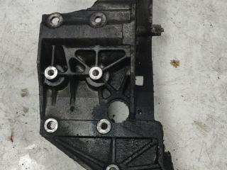 кронштейн компрессора кондиционера Dodge Caravan 4 поколение (2000 - 2007), 2.8 л., дизель, МКПП, 90512909G