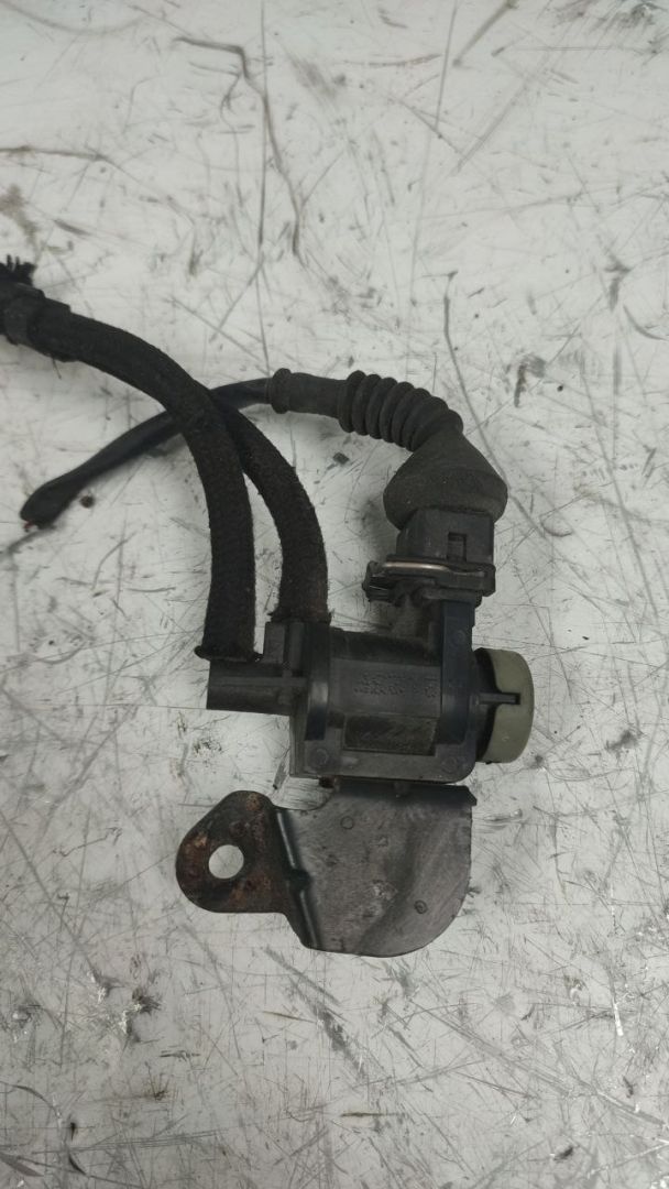 электромагнитный клапан Volkswagen Passat B5 1999, 1.9 л., дизель, 1J0906283A - фото №1