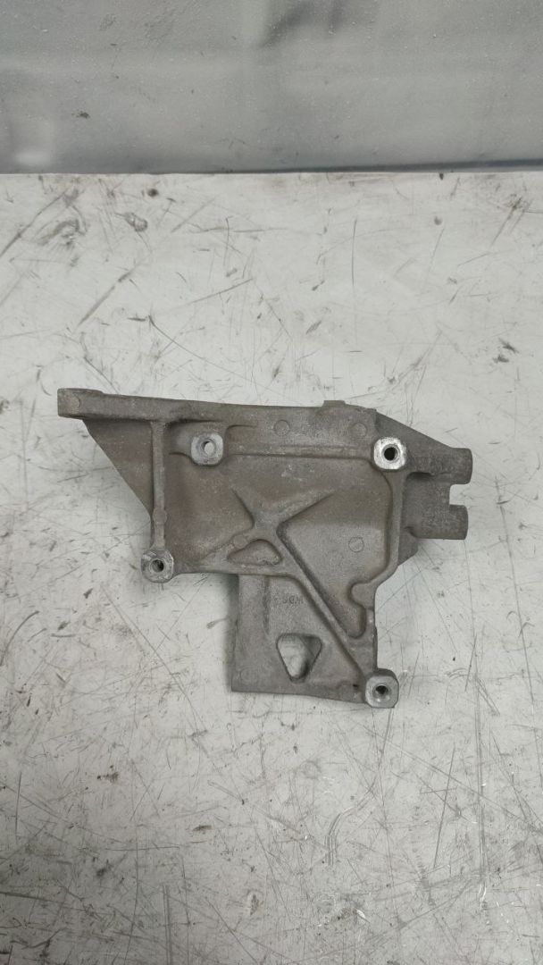 кронштейн компрессора кондиционера Subaru Forester 3 поколение (SH) 2010, 2.0 л., бензин, АКПП - фото №1