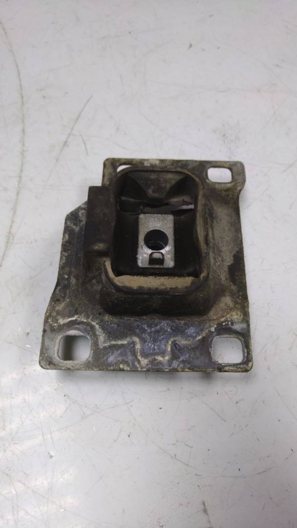 подушка крепления КПП Ford Focus 2 поколение 2005, 1.6 л., бензин, АКПП, 98AB7M121 - фото №1