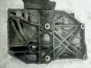 кронштейн компрессора кондиционера Volkswagen Passat B5 [рестайлинг] (2000 - 2005), 1.9 л., дизель, МКПП, 038260885C