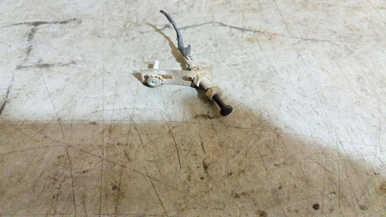 концевик капота Toyota Corolla Verso 2 поколение AR10 (2004 - 2007) - фото №1