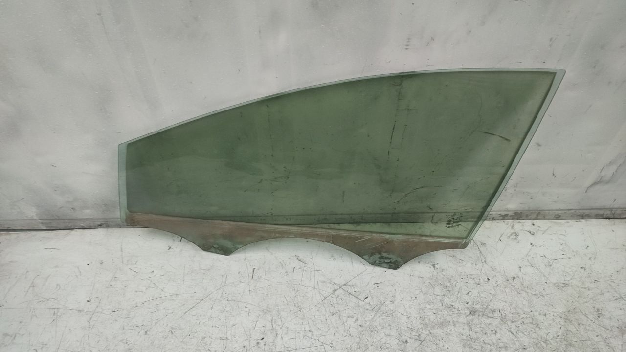 стекло двери передней левой Ford Escape 3 поколение C520 (2012 - 2015) - фото №1