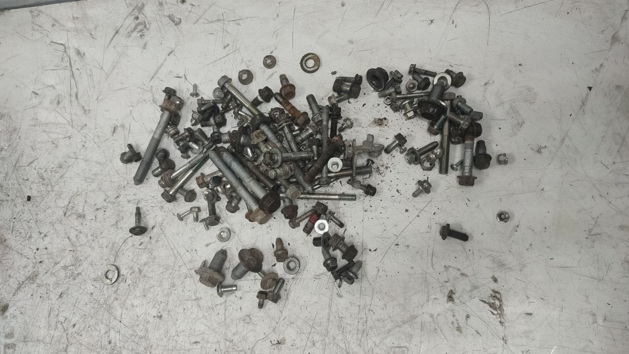 болт Subaru Forester 3 поколение (SH) 2010, 2.0 л., бензин, АКПП - фото №1