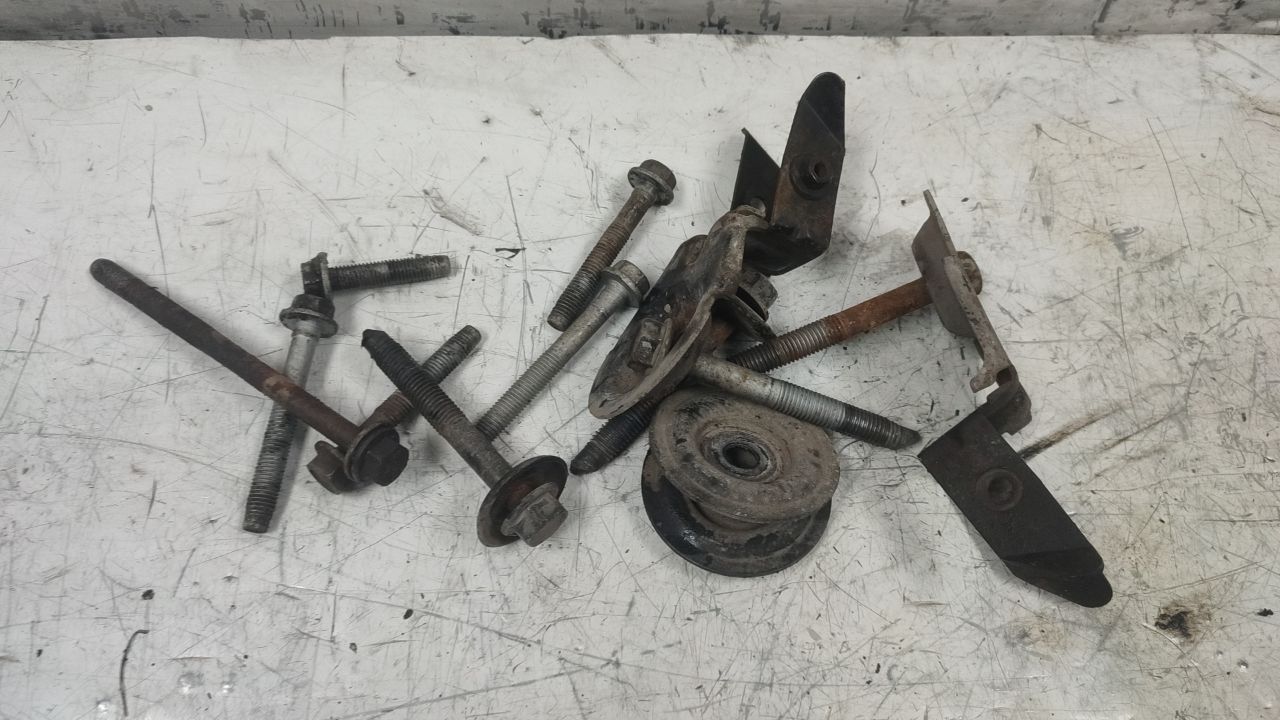 болт Chevrolet Cruze 1 поколение (2009 - 2012), 1.8 л., бензин, АКПП - фото №1