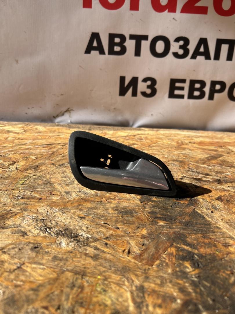 ручка внутренняя Ford Focus 3 поколение CB8 2012, 1.6 л., бензин, хетчбэк 5 дв., AM51-U22600-BDW - фото №1