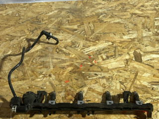 топливная рампа Ford Focus 3 поколение CB8 2012, 1.6 л., i-VTEC, PNDA, бензин, 5МКПП, white, хетчбэк 5 дв., передний привод, правый руль