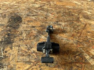 ограничитель открывания двери Ford Focus 3 поколение CB8 2011, 2.0 л., TDCi, UFDB, дизель, робот, moondust silver (metallic), хетчбэк 5 дв., передний привод, правый руль, BM51A23500AA