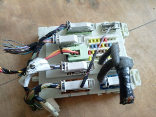 блок предохранителей Ford Focus 3 поколение CB8 2012, 1.6 л., i-VTEC, IQDB, бензин, МКПП, frozen white, передний привод, правый руль, BV6N14A073DT