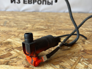 насос (моторчик) омывателя стекла Ford Focus 3 поколение CB8 2012, 1.6 л., i-VTEC, IQDB, бензин, МКПП, frozen white, передний привод, правый руль, 1791580