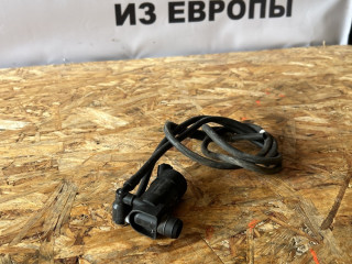 насос (моторчик) омывателя стекла Ford Focus 2 поколение [рестайлинг] CB4 2009, 1.6 л., SHDA, бензин, МКПП, серо голубой металик, хетчбэк 5 дв., передний привод, правый руль, 1357105