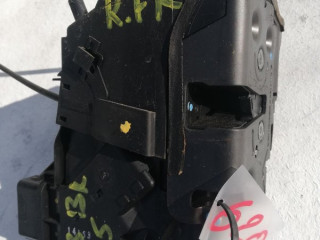 замок двери Mazda 3 1 поколение [рестайлинг] BK 2007, 1.6 л., бензин