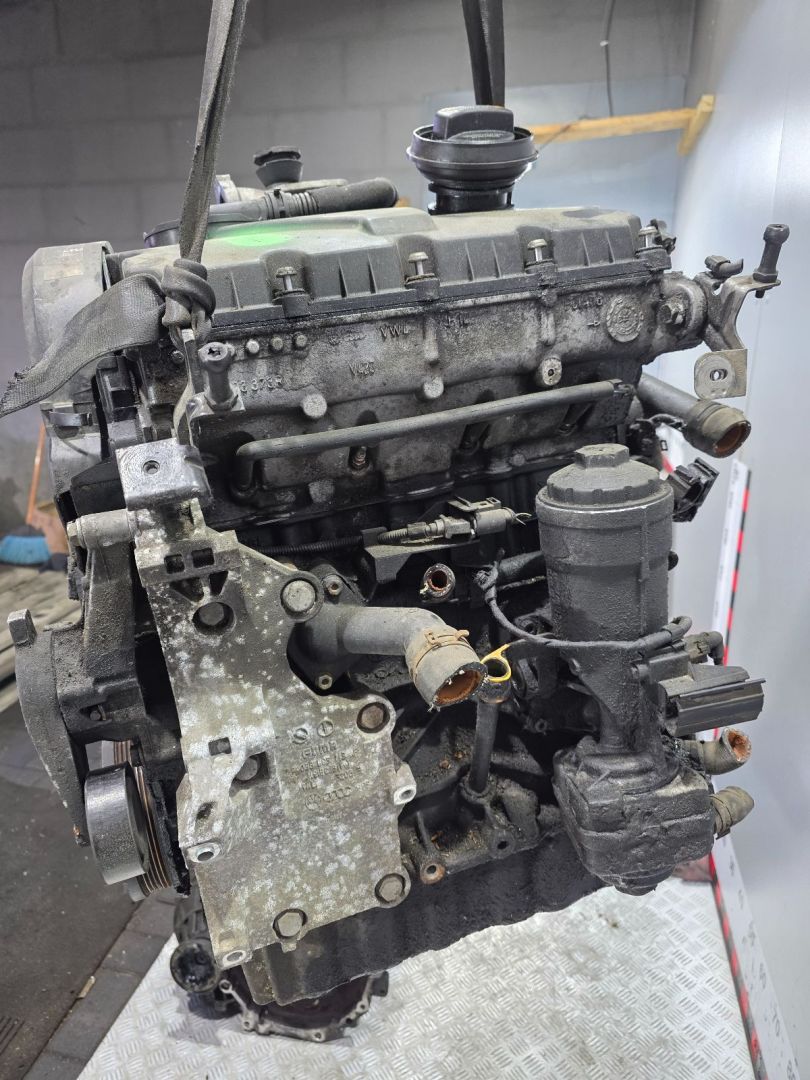 двигатель Volkswagen Passat B6 2006, 1.9 л., дизель, BXE - фото №1