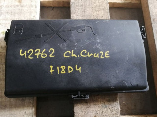 крышка блока предохранителей Chevrolet Cruze 1 поколение J300 2011, 1.8 л., бензин, 13222784