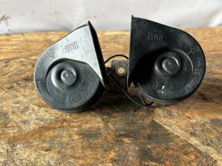 сигнал (клаксон) Ford Focus 2 поколение [рестайлинг] CB4 2009, 1.8 л., i, QQDB, бензин, МКПП, moondust silver (metallic), хетчбэк 5 дв., передний привод, правый руль