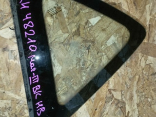 стекло кузовное боковое правое Mazda 3 1 поколение [рестайлинг] BK 2007, 1.6 л., бензин