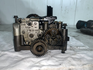 насос масляный Audi A4 B8/8K 2010, 2.0 л., CAGC, дизель, МКПП, передний привод, 03G115105G