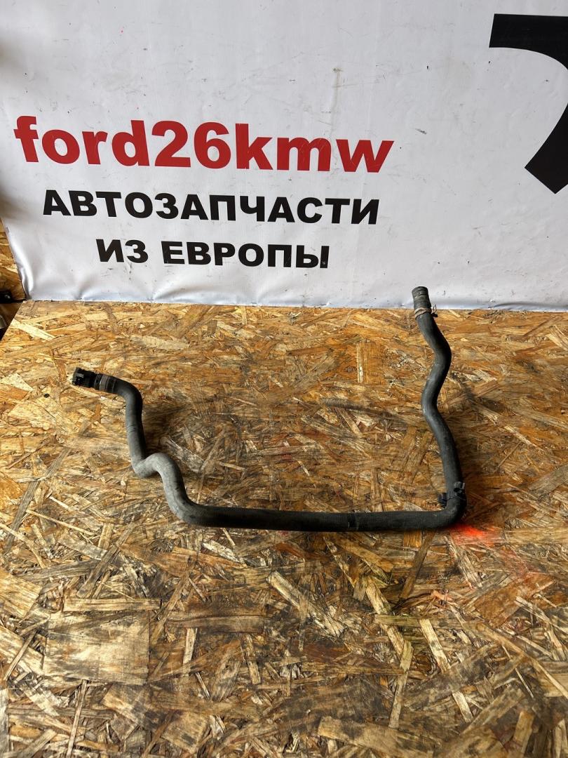 патрубок отопителя (печки) Ford Focus 3 поколение CB8 2012, 1.6 л., VVT-i, PNDA, бензин, МКПП, midnight sky, хетчбэк 5 дв., передний привод, правый руль - фото №1