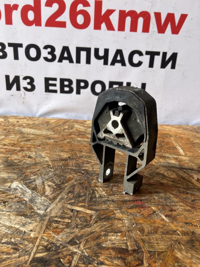 подушка крепления КПП Ford Focus 3 поколение CB8 2012, 1.6 л., VVT-i, PNDA, бензин, МКПП, midnight sky, хетчбэк 5 дв., передний привод, правый руль - фото №1