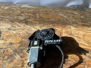 моторчик стеклоподъемника передний левый Ford Focus 2 поколение [рестайлинг] CB4 2010, 1.6 л., i, SHDA, бензин, АКПП, panther black (metallic), хетчбэк 5 дв., передний привод, правый руль, 4M5T-14A389