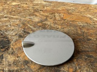 лючок топливного бака Ford Focus 2 поколение [рестайлинг] CB4 2009, 1.8 л., i, QQDB, бензин, МКПП, moondust silver (metallic), хетчбэк 5 дв., передний привод, правый руль, 8M51-A405A02