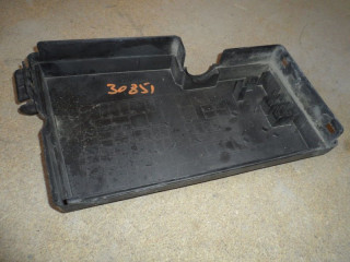 крышка блока предохранителей Ford Focus 3 поколение CB8 2011, 1.6 л., бензин