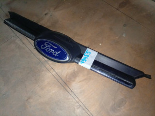 решетка радиатора Ford Focus 3 поколение CB8 2012, 1.6 л., бензин, BM51BA133B