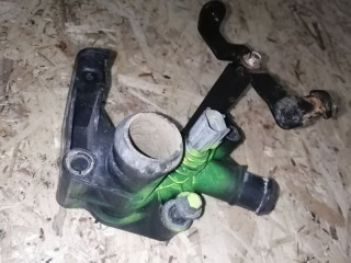 фланец (тройник) системы охлаждения Ford Focus 2 поколение CB4 2008, 1531004