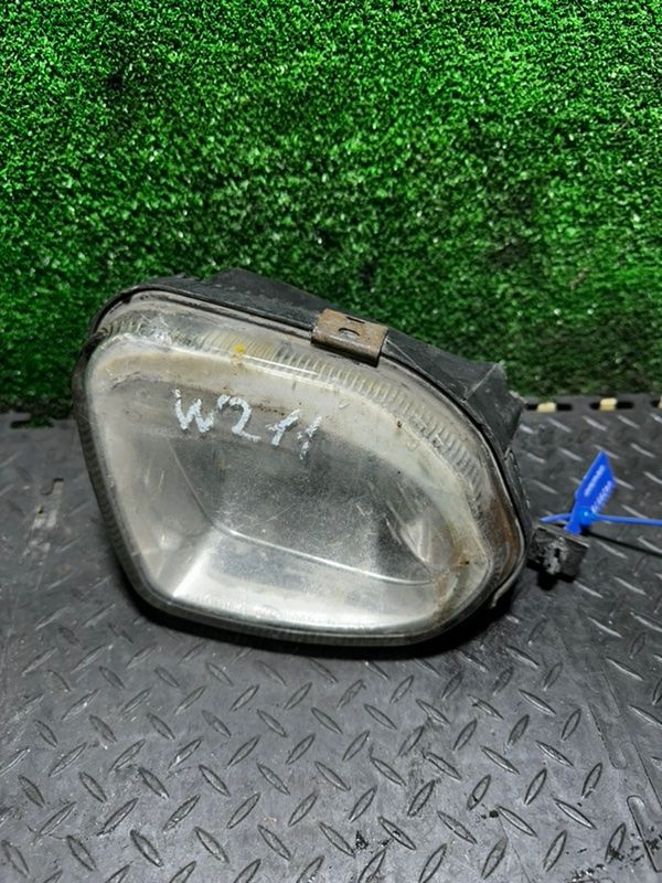 фара противотуманная правая Mercedes-Benz E-Класс W211/S211 2004, A2118200656 - фото №1