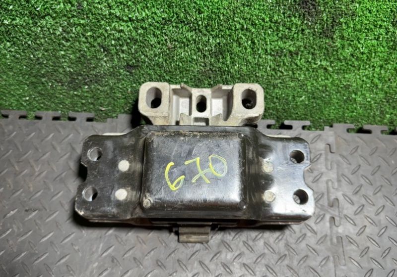 подушка крепления двигателя Volkswagen Golf 5 поколение 2008, 1K0199555 - фото №1