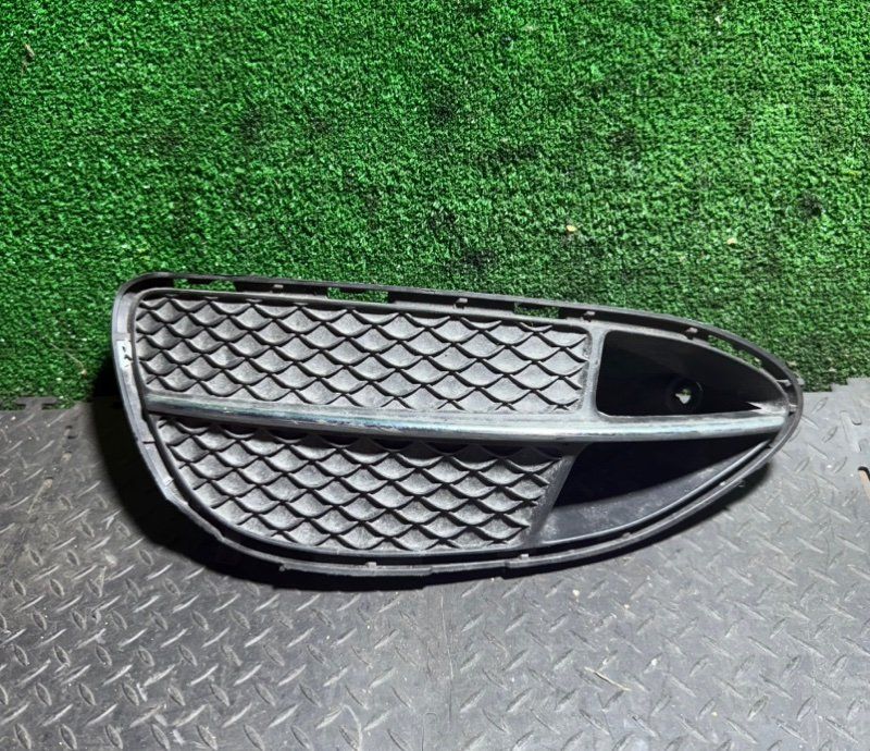 заглушка (решетка) в бампер Mercedes-Benz E-Класс W212/S212/C207/A207 2012, A2128852722 - фото №1