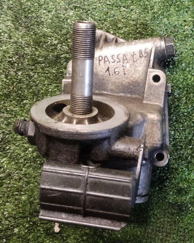 кронштейн масляного фильтра Volkswagen Passat B5 1998, 06A115417 - фото №1