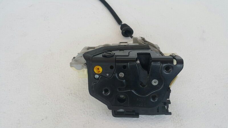 замок двери Volkswagen Passat B6 2006, 1.9 л., BXE, дизель, 3C4839015A - фото №1