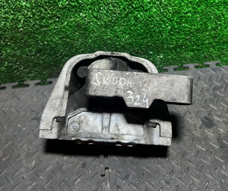 подушка крепления двигателя Volkswagen Touran 1 поколение 2006, 1K0199262AS - фото №1