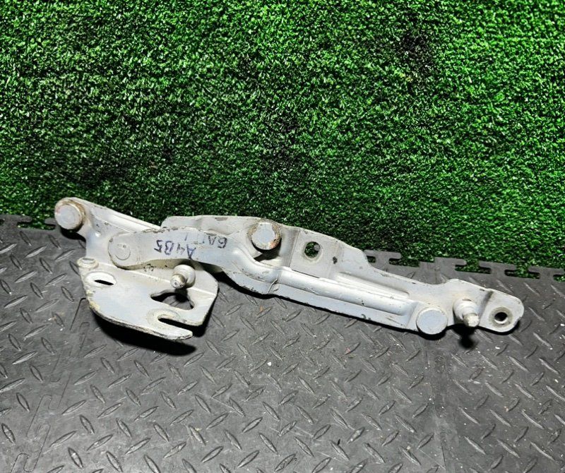 петля крышки багажника Audi A4 B5 1997, 8D5827301C - фото №1