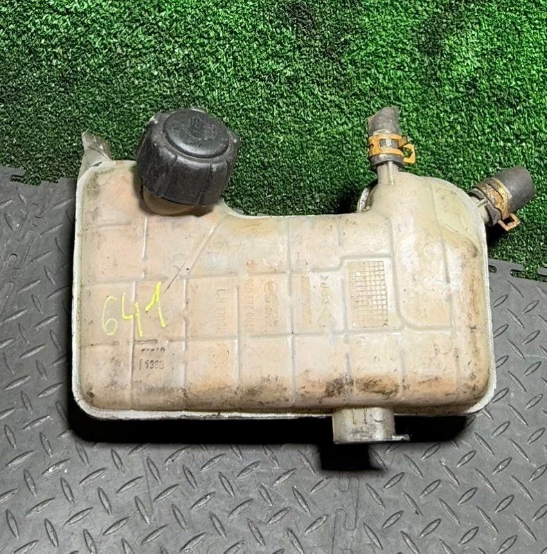 бачок расширительный Renault Scenic 2 поколение 2005, 8200262036 - фото №1