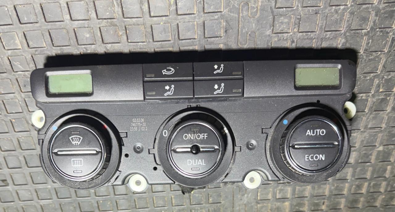 блок управления печки / климат-контроля Volkswagen Passat B6 2006, 2.0 л., дизель, МКПП, универсал - фото №1