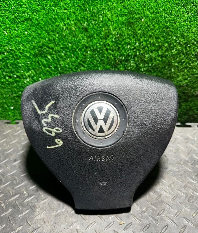подушка безопасности водителя Volkswagen Golf 5 поколение 2006, 61815052B - фото №1