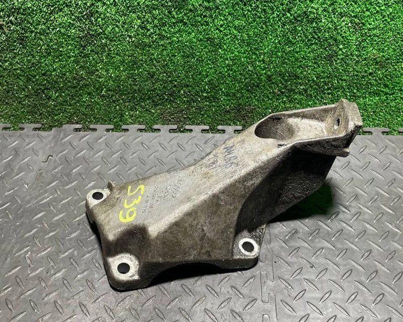 кронштейн двигателя Audi A4 B6 2006, 8E0199307A - фото №1