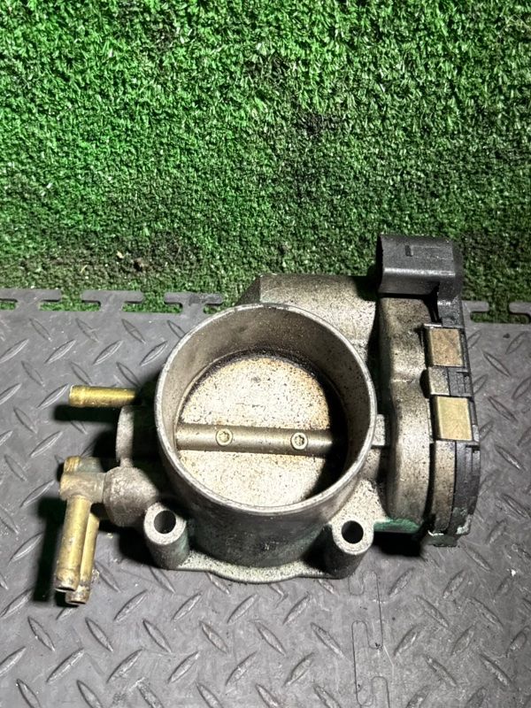 заслонка дроссельная Audi A6 4B/C5 2000, 2.4 л., 078133062B - фото №1